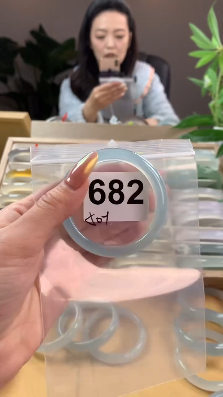 【闪购商品】玛瑙/玉髓手镯未镶嵌682