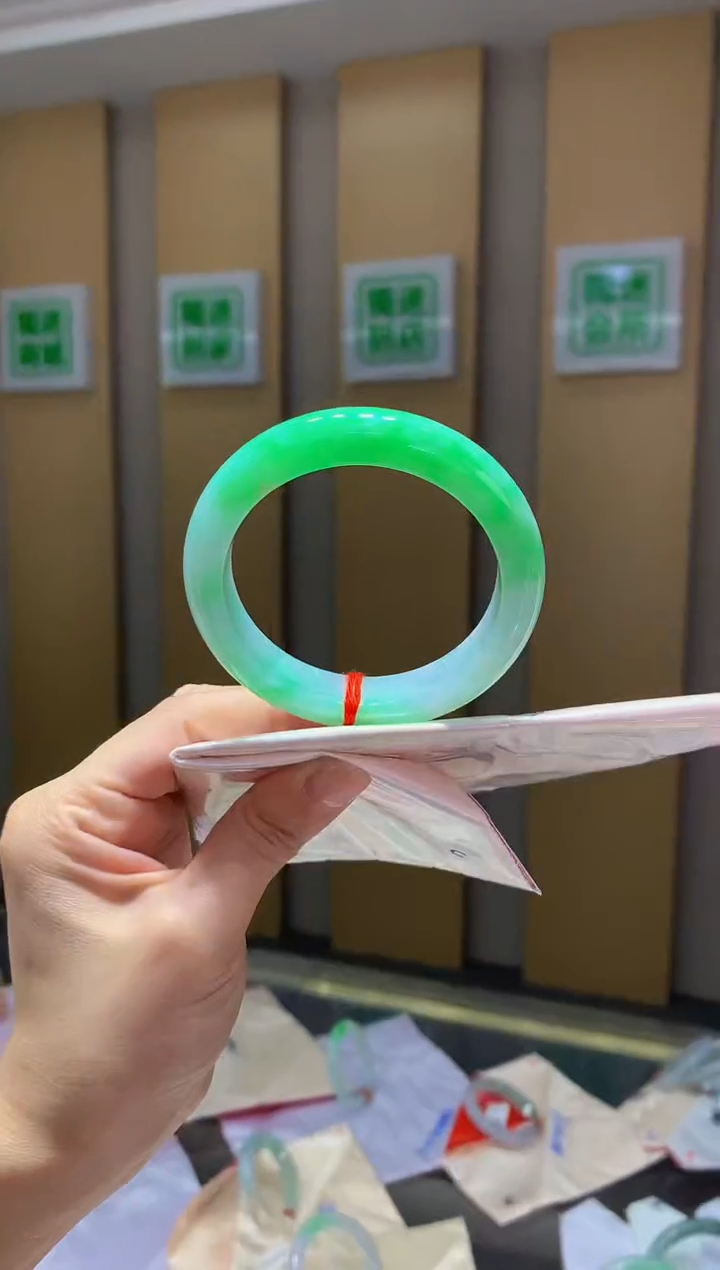 翡翠手镯未镶嵌56圈口55.5*12.5*10