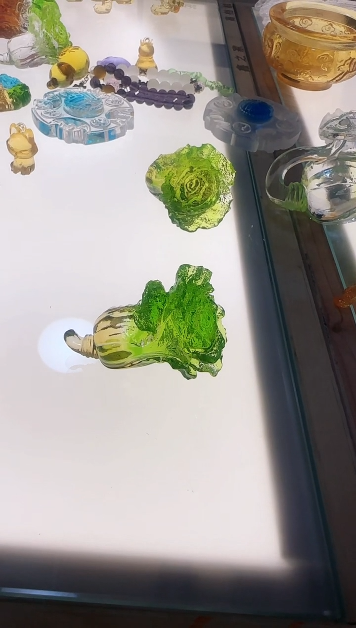 手工艺品琉璃百财在手