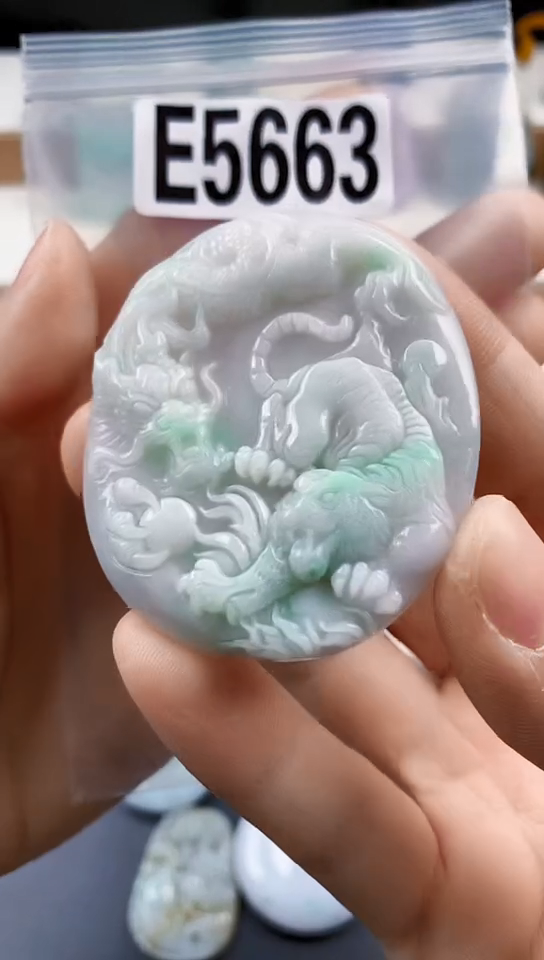 颈饰未镶嵌翡翠天然翡翠吊坠挂件