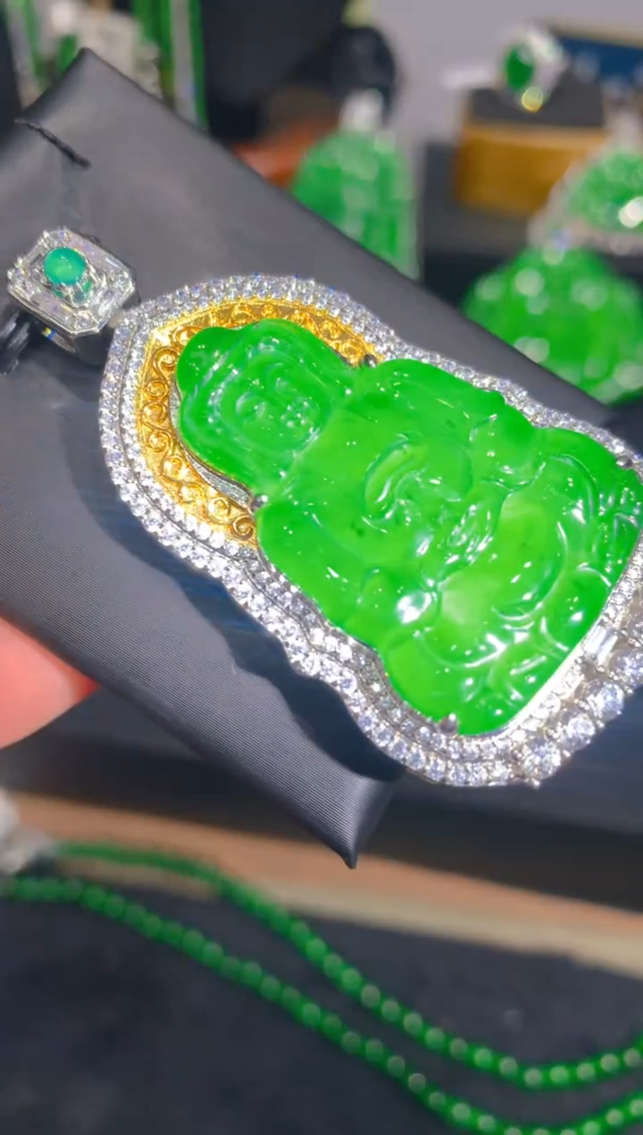 【闪购商品】翡翠颈饰未镶嵌74一季