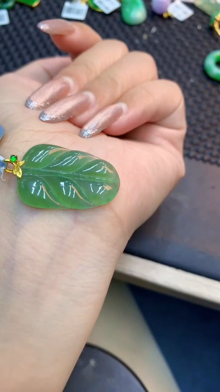 颈饰18K金镶嵌翡翠1