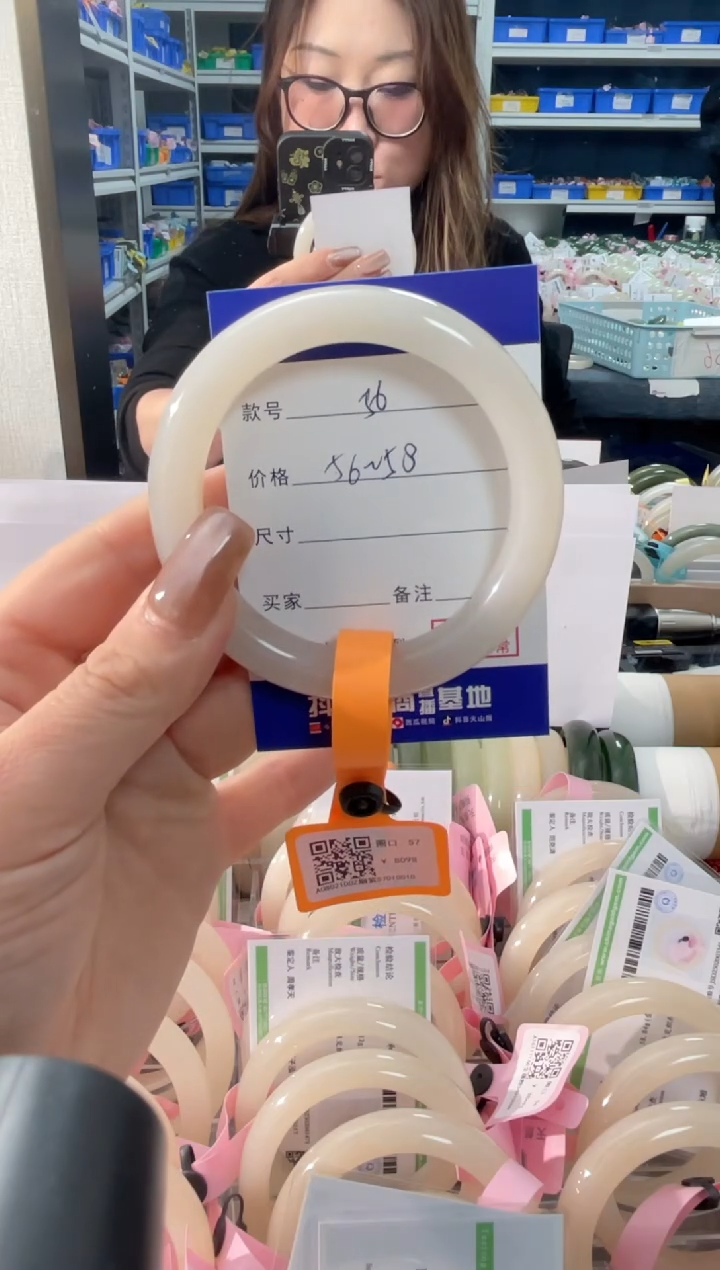 【闪购商品】和田玉手镯未镶嵌56