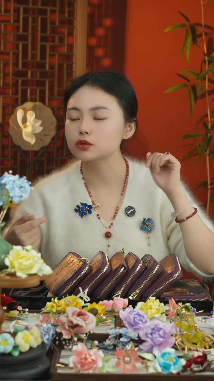 刺绣钱包随机发一个