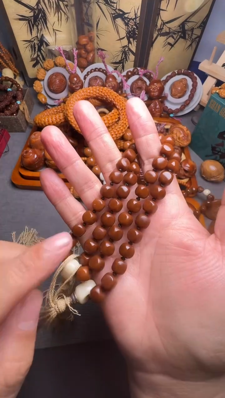 手串橄榄核猴头方糖一个