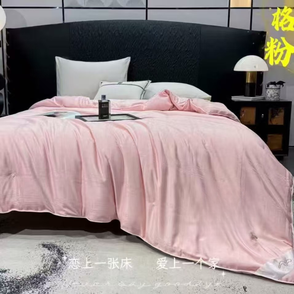 秋冬保暖粉色蚕丝被