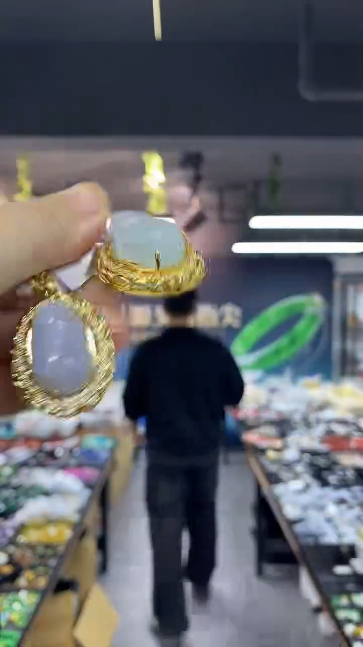 颈饰未镶嵌翡翠多样性发其一颜色微差