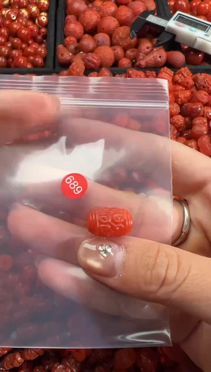 南红玛瑙未镶嵌颈饰2