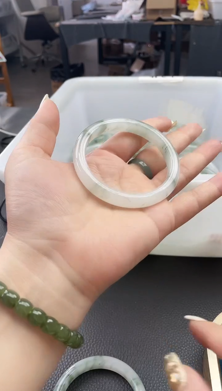 未镶嵌天山冰翠镯子石英质玉俩*金俩千金