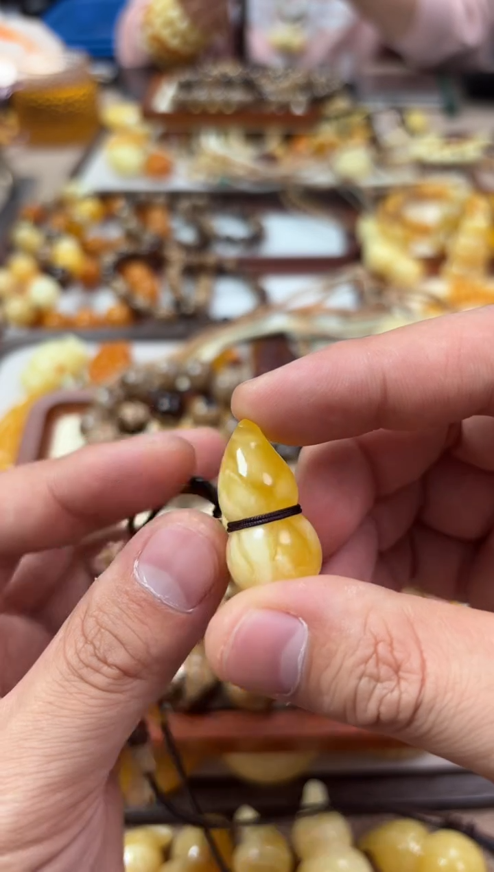 【闪购商品】蜜蜡裸石未镶嵌葫芦