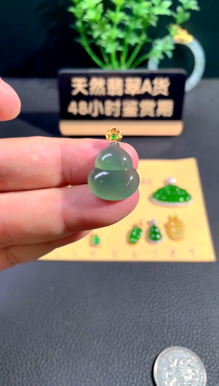 颈饰18K金镶嵌翡翠翡翠