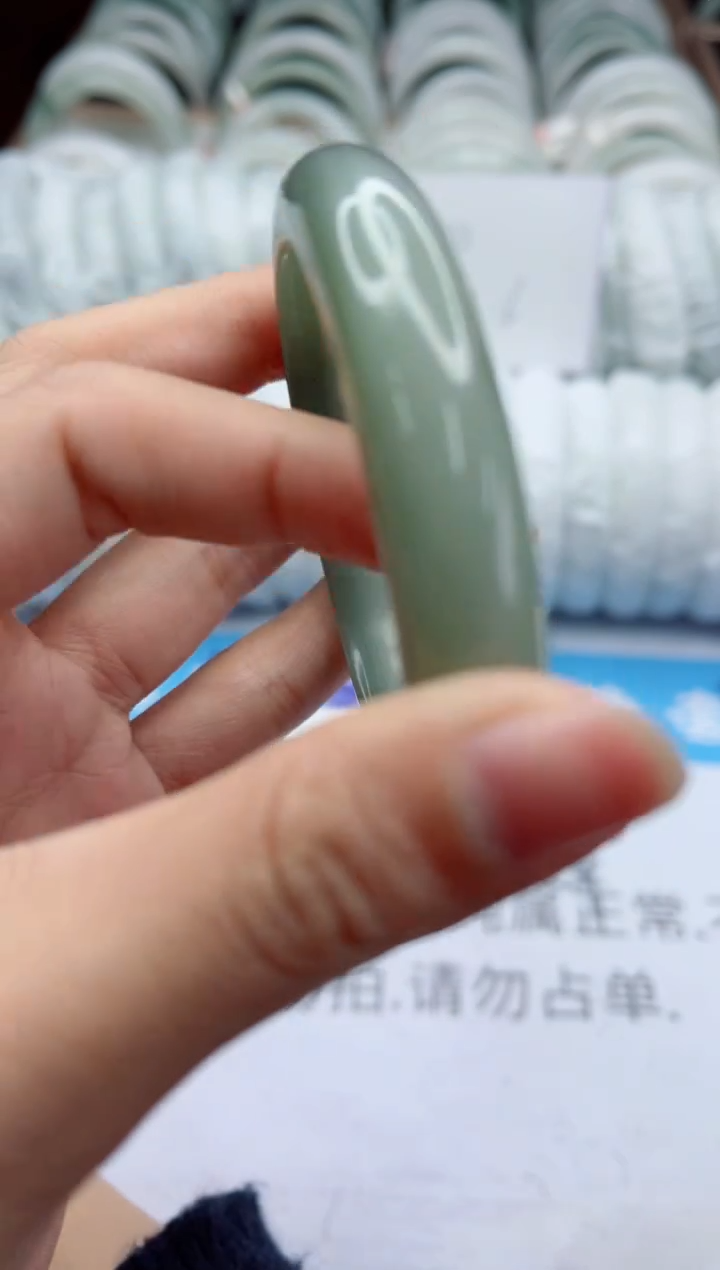 【闪购商品】石英质玉手镯未镶嵌156