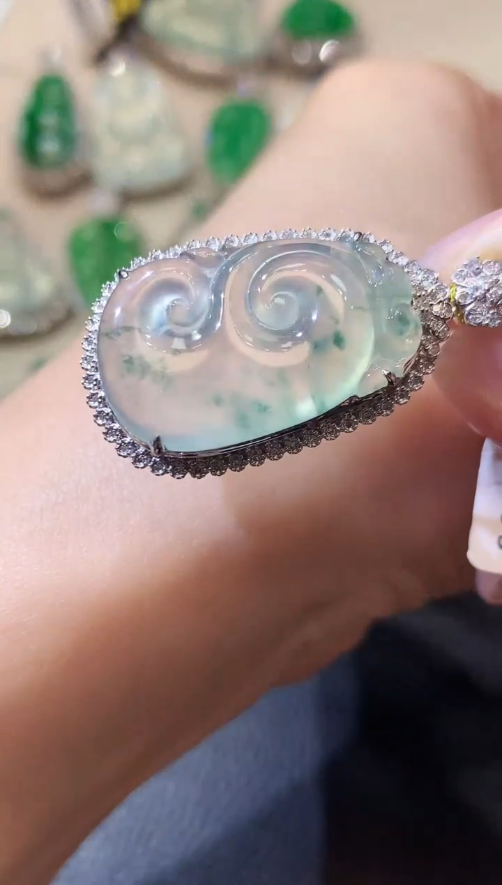 【闪购商品】翡翠吊坠(不含链)18K金镶嵌C25