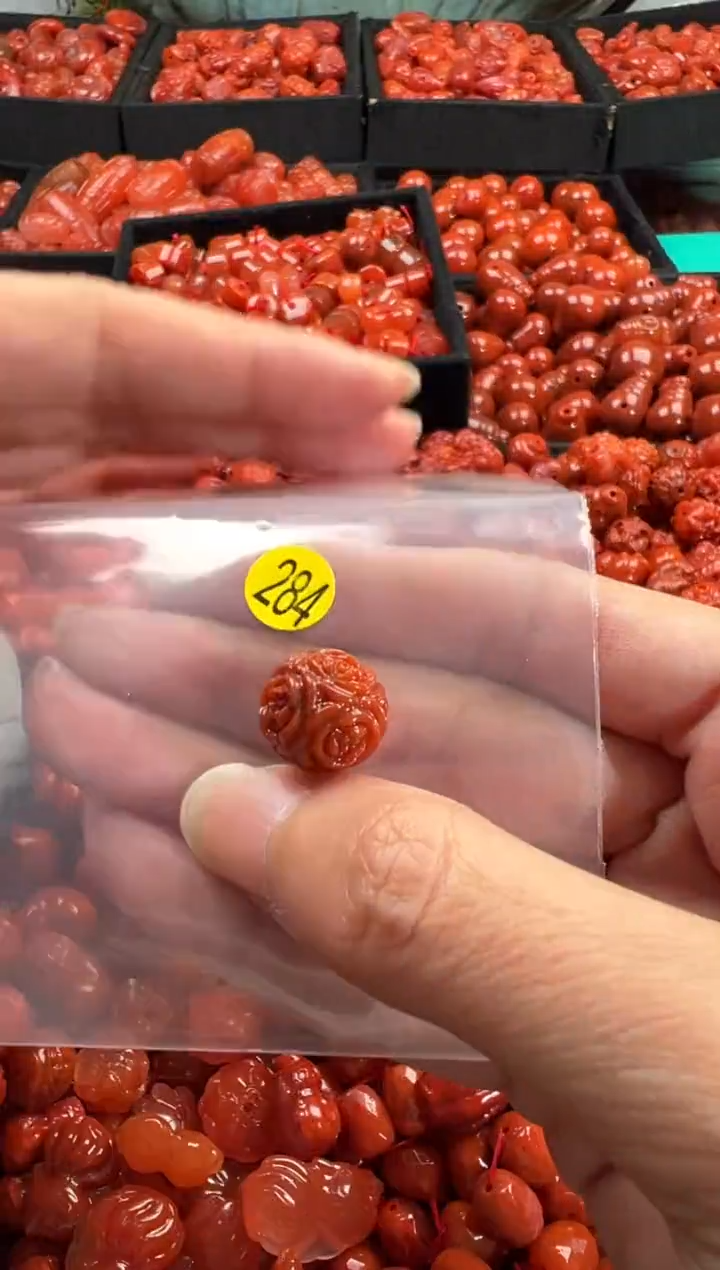 颈饰未镶嵌南红玛瑙1