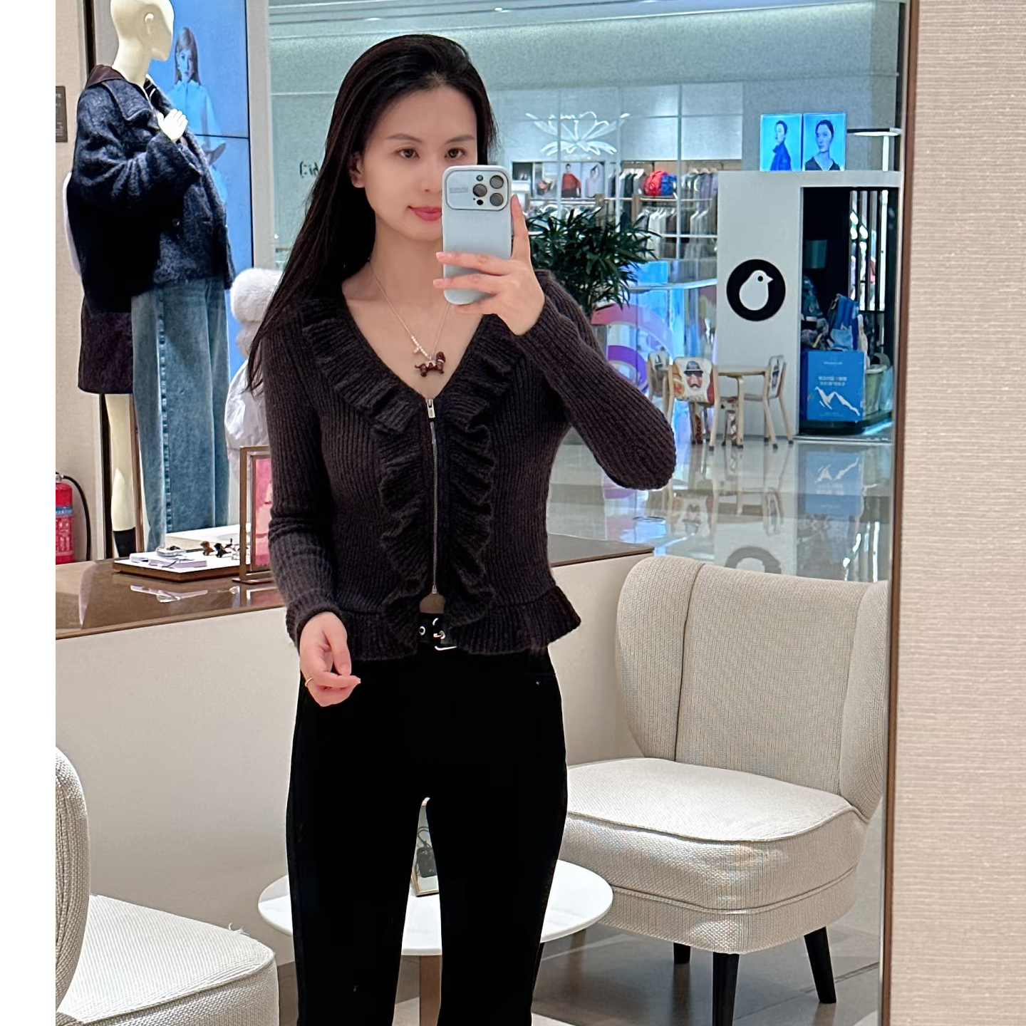 独特漂亮超好看上衣2025冬季新款设计感荷叶边V领拉链修身针织衫