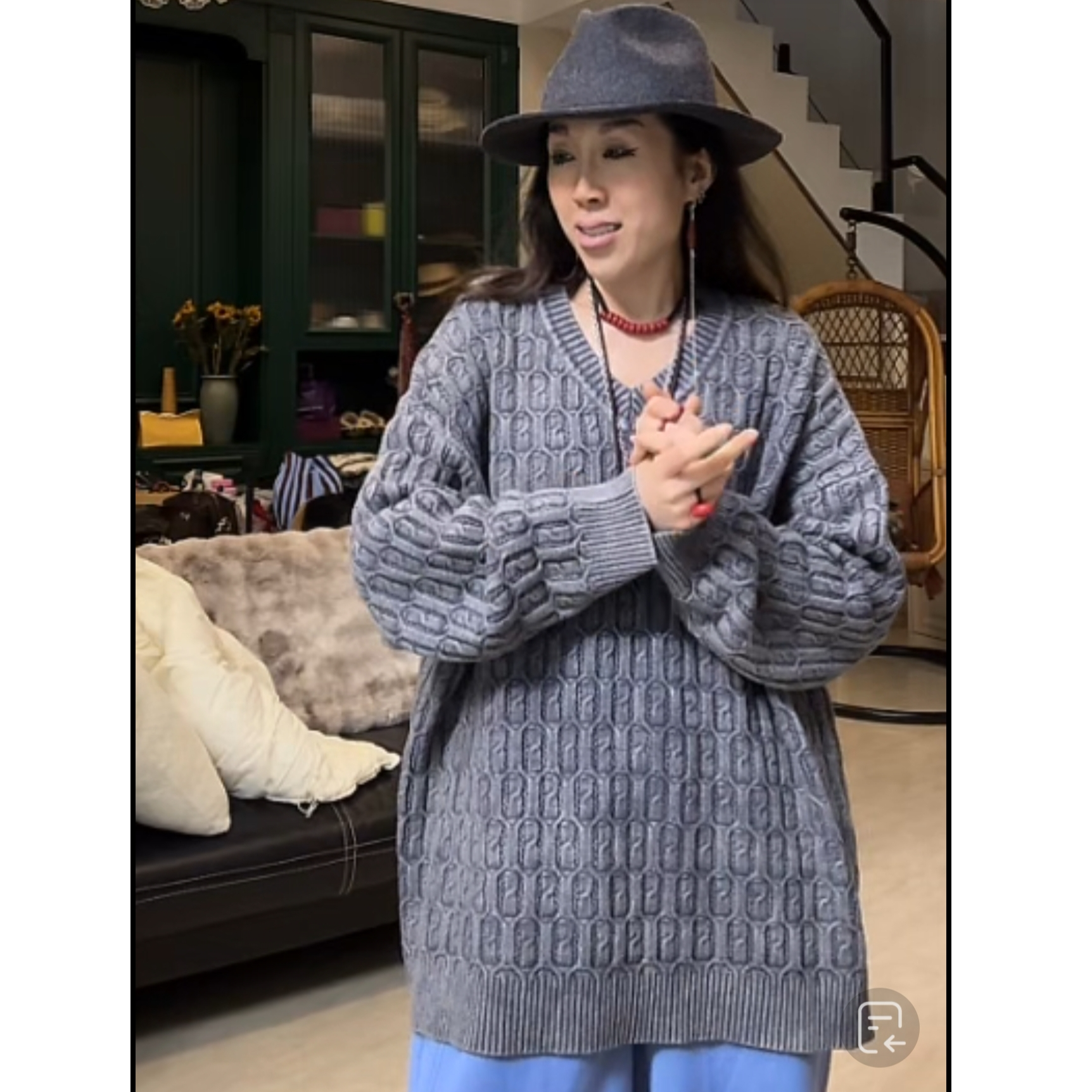 02525512 新款时尚休闲个性小众百搭款螺旋块V领毛衣