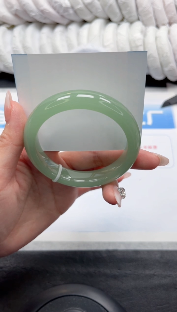 【闪购商品】石英质玉手镯未镶嵌147-58.2