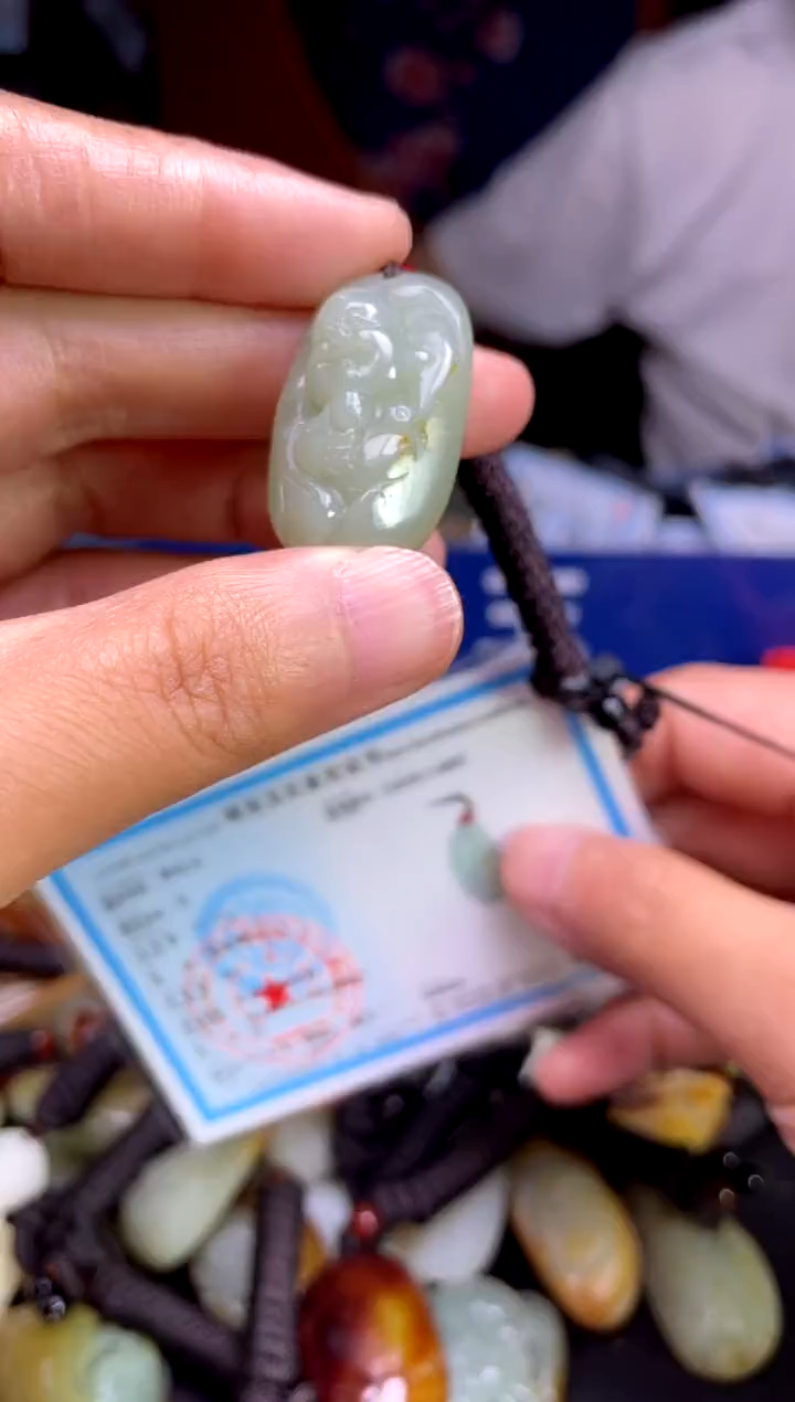 和田玉未镶嵌颈饰1