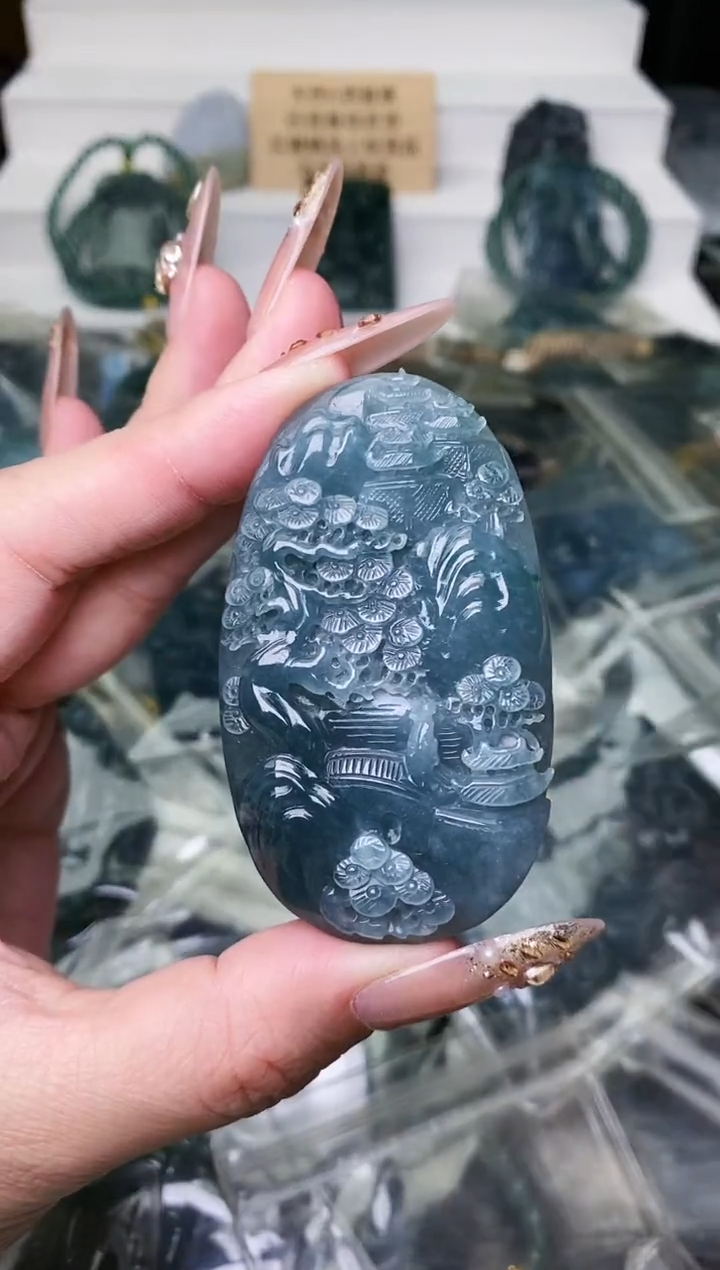 颈饰未镶嵌翡翠 