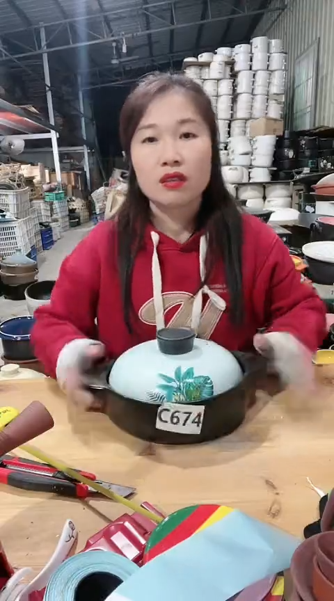 【闪购商品】c674瑕疵黑锅带盖，，