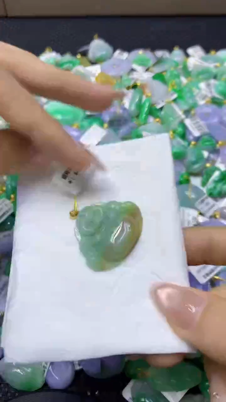 颈饰未镶嵌翡翠天然缅甸翡翠A货