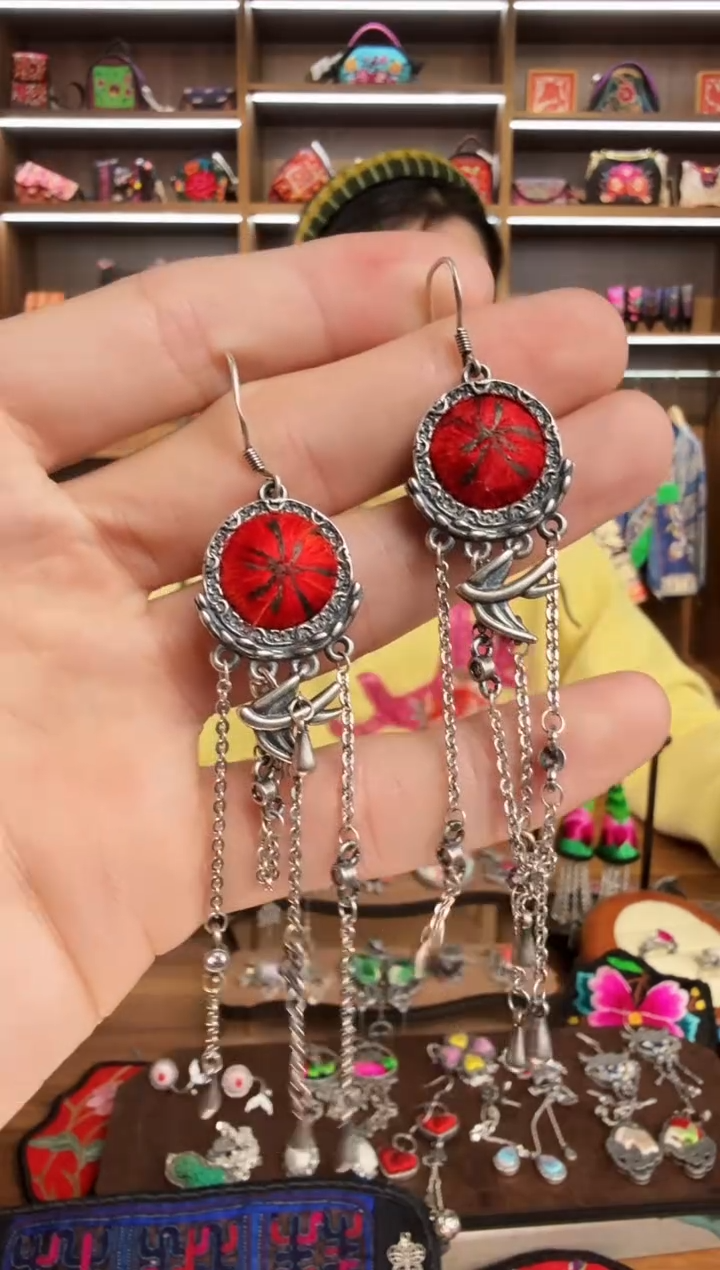 【闪购商品】织绣105蒙阿苏苗绣传承