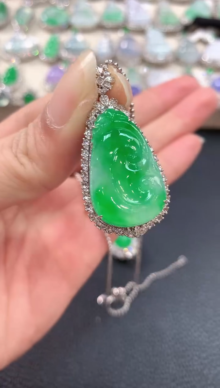 【闪购商品】翡翠吊坠(不含链)18K金镶嵌n86     