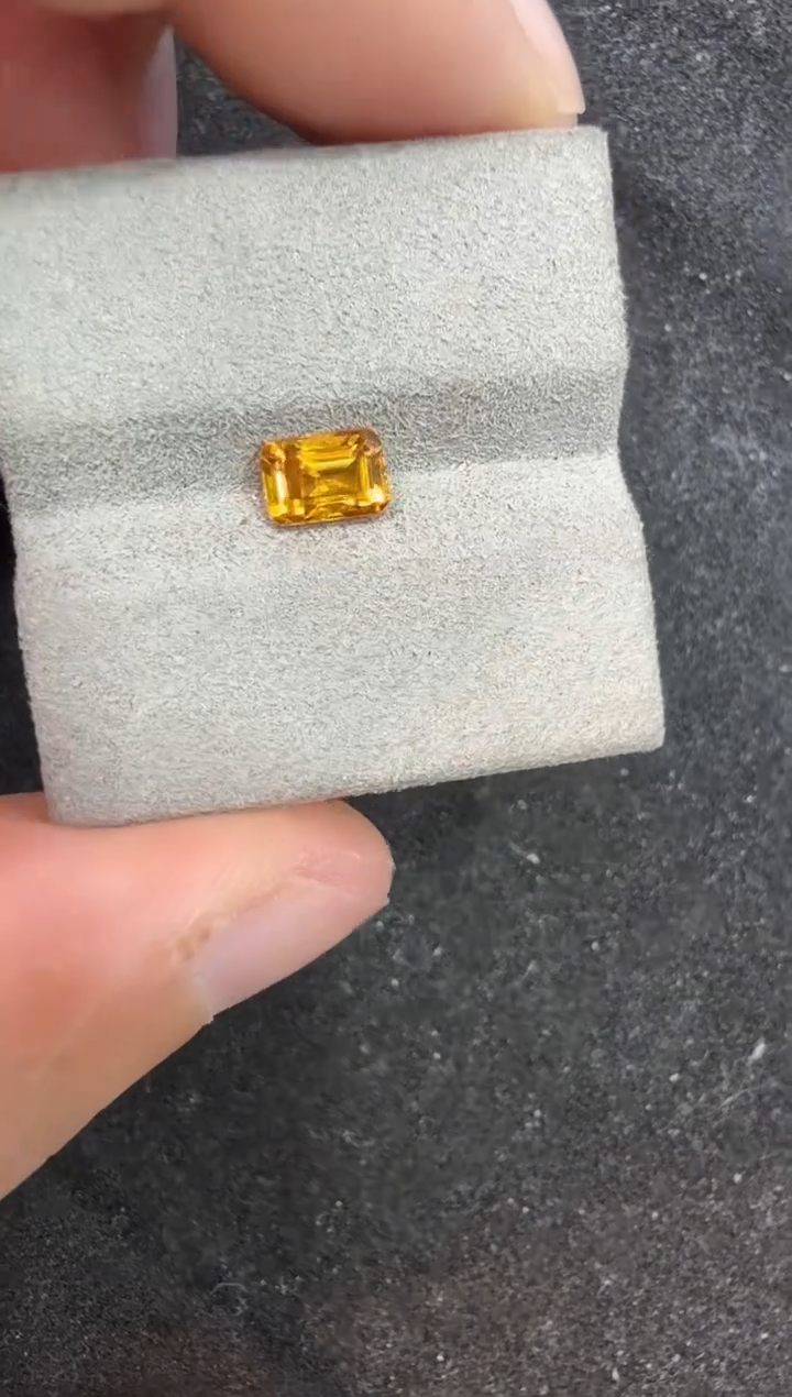 未镶嵌定制定制蓝宝石1.01克拉国际证书金丝雀黄天然