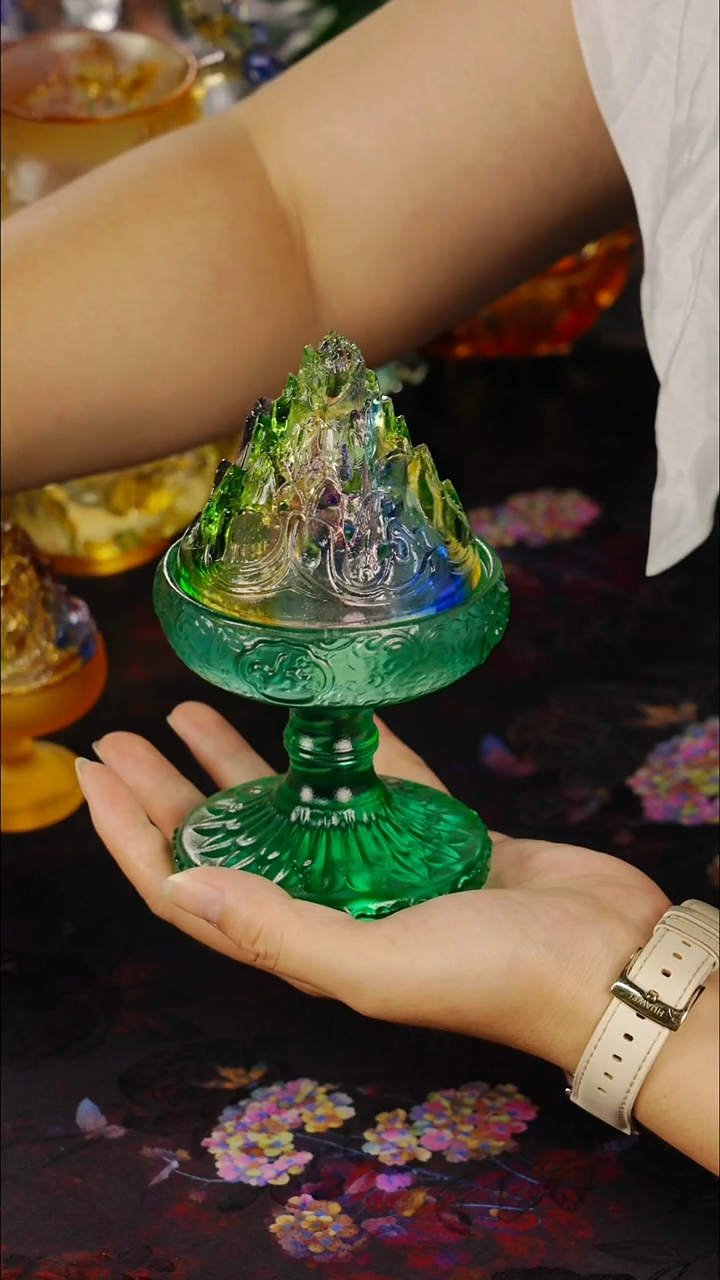 琉璃一盏清茗，一席美器