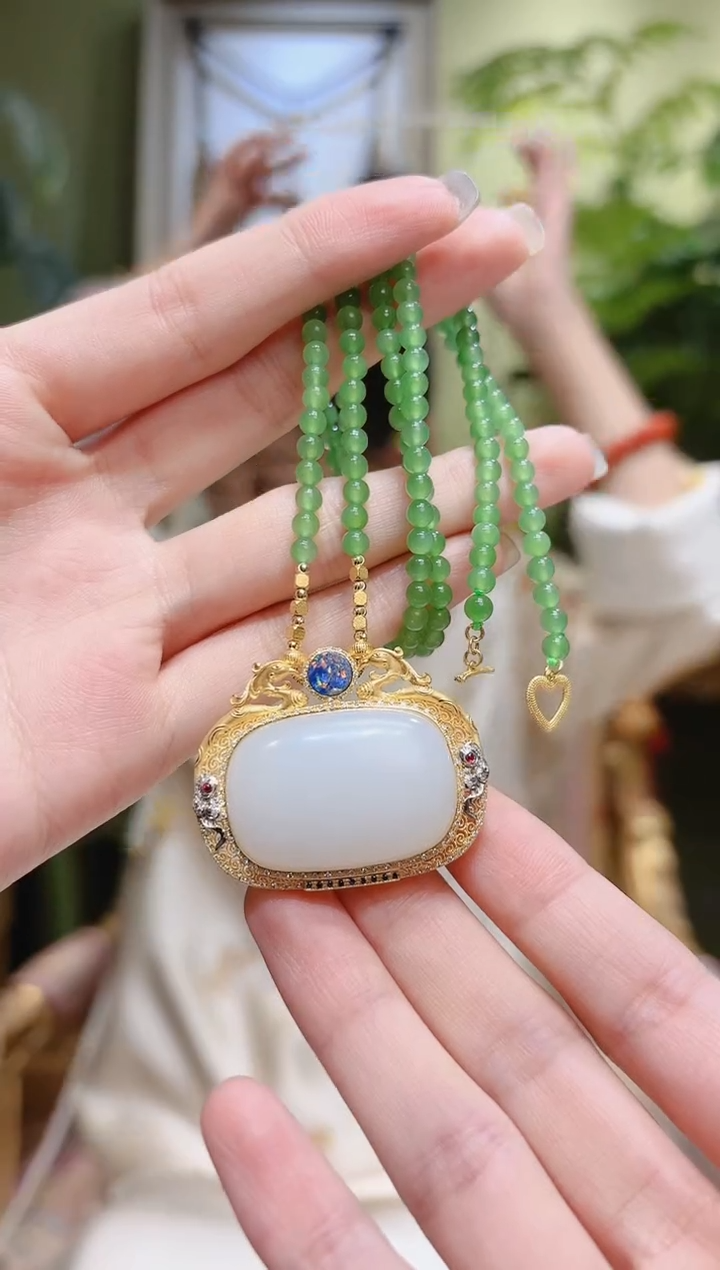 【闪购商品】和田玉项链18K金镶嵌和田玉方糖吊坠项链