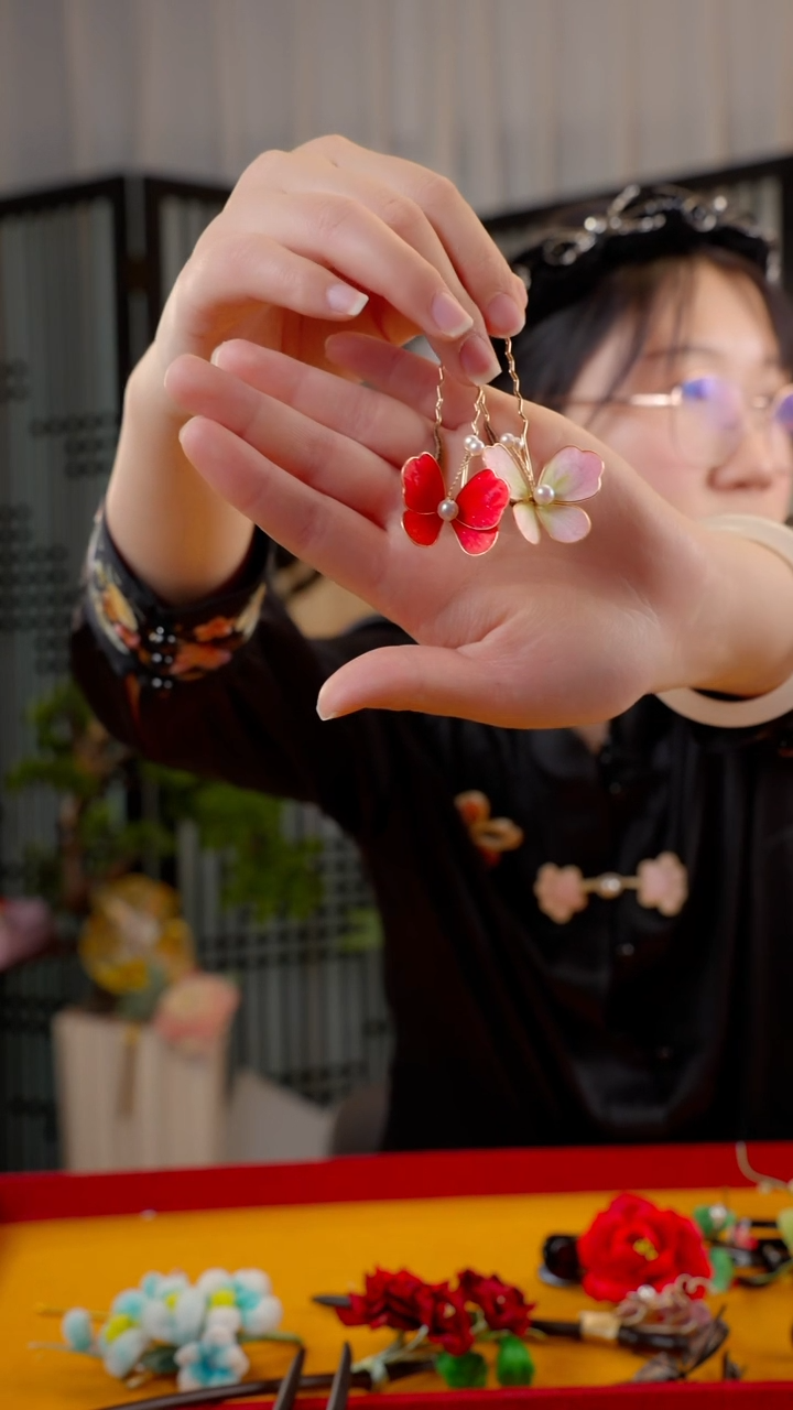 刺绣非遗绒花手工饰品