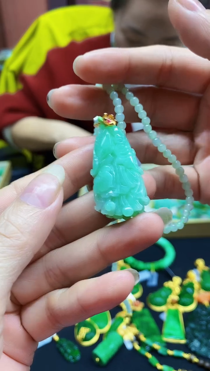 颈饰未镶嵌翡翠吊坠