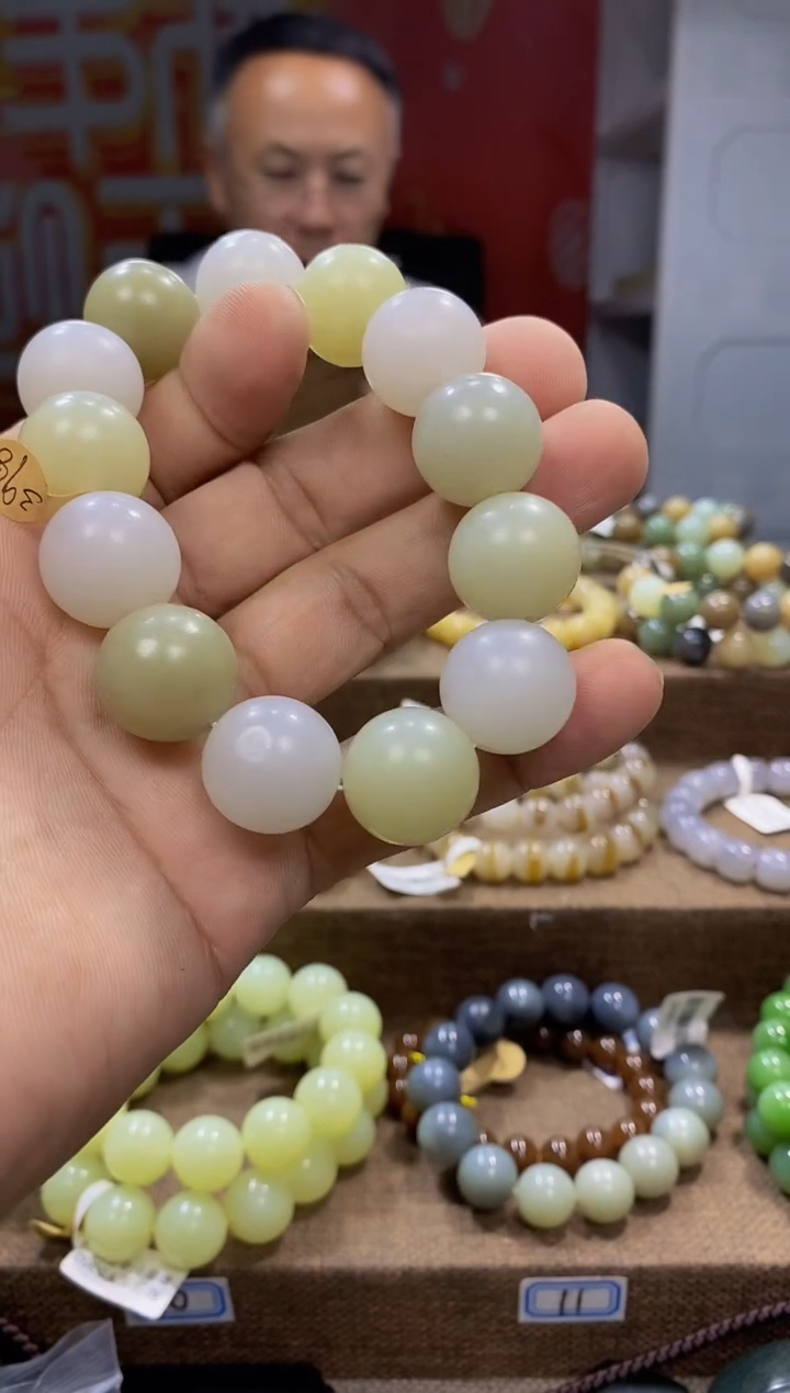 手链未镶嵌和田玉，