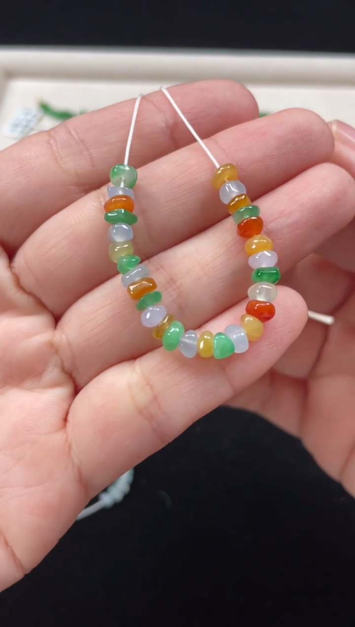 未镶嵌手串翡翠28珠一条  P234