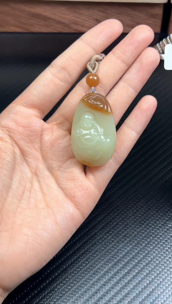 吊坠(赠链)未镶嵌和田玉若羌微色差