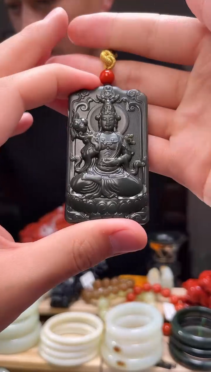 颈饰未镶嵌和田玉吊坠