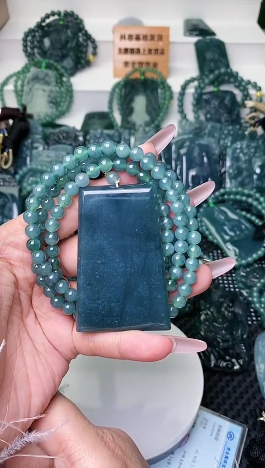 颈饰未镶嵌翡翠 