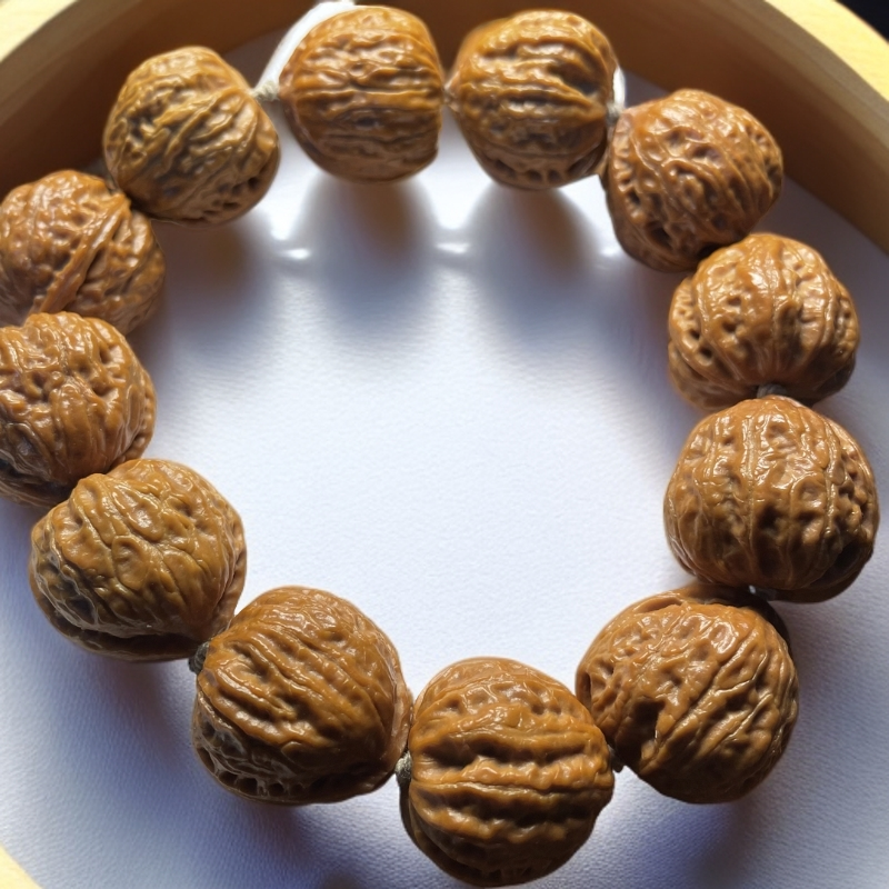 爱心手持野生楸核文玩核桃