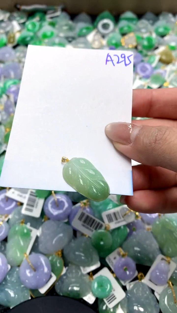 【闪购商品】翡翠颈饰18K金镶嵌1111111111111111