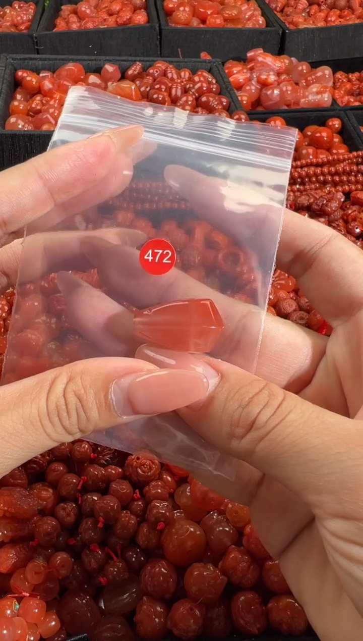 南红玛瑙未镶嵌颈饰1