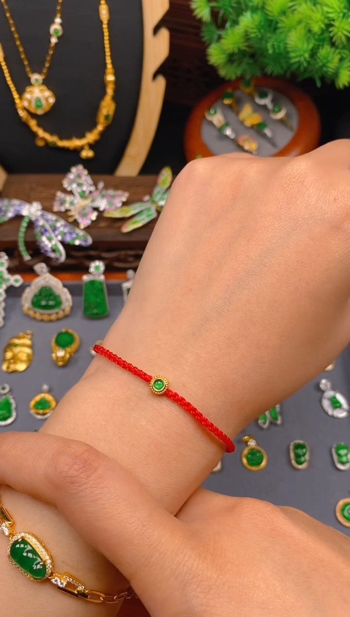 【闪购商品】翡翠吊坠(不含链)银S925镶嵌豆丁红绳