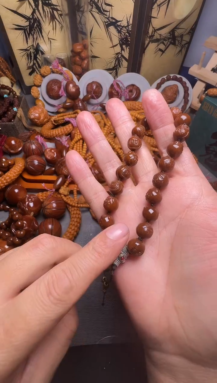 手串橄榄核拉布布