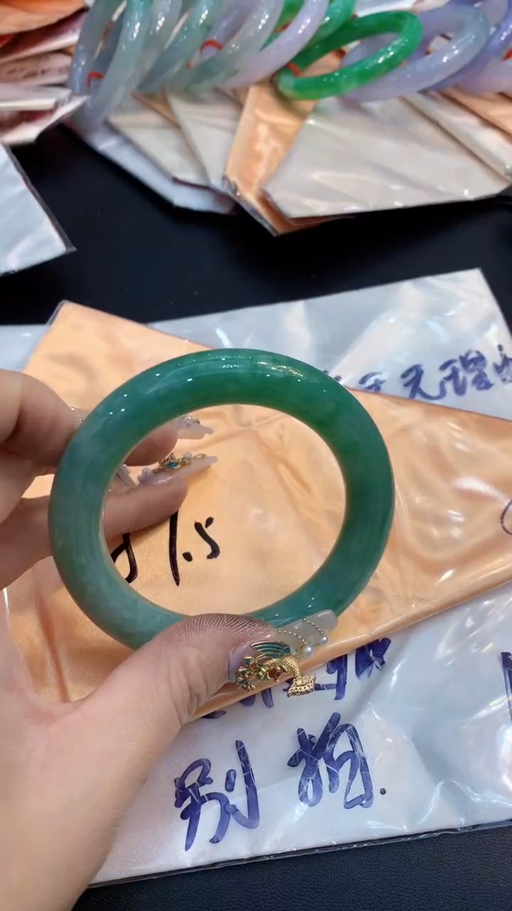 【闪购商品】翡翠手镯未镶嵌0833929659