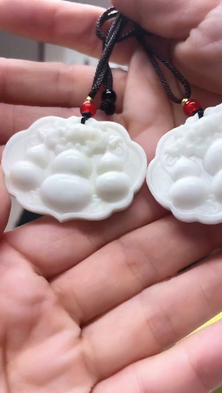 未镶嵌岫玉吊坠`