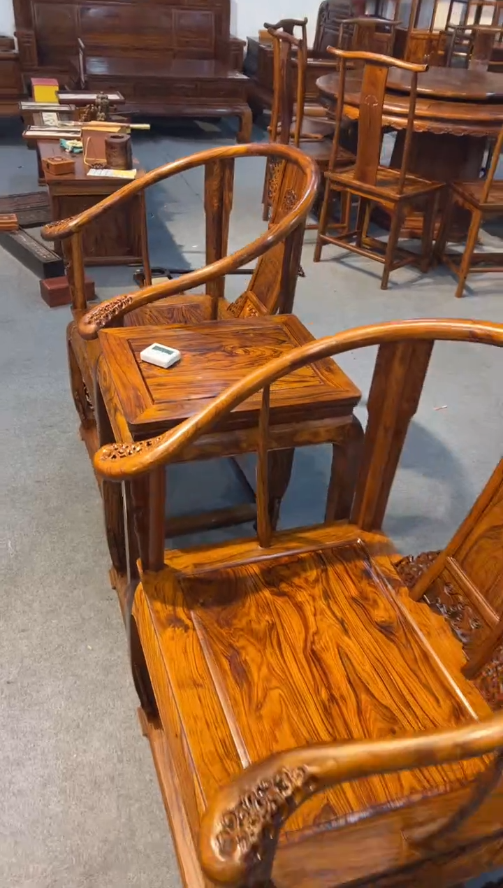 【闪购商品】花梨木类木雕椅子一对