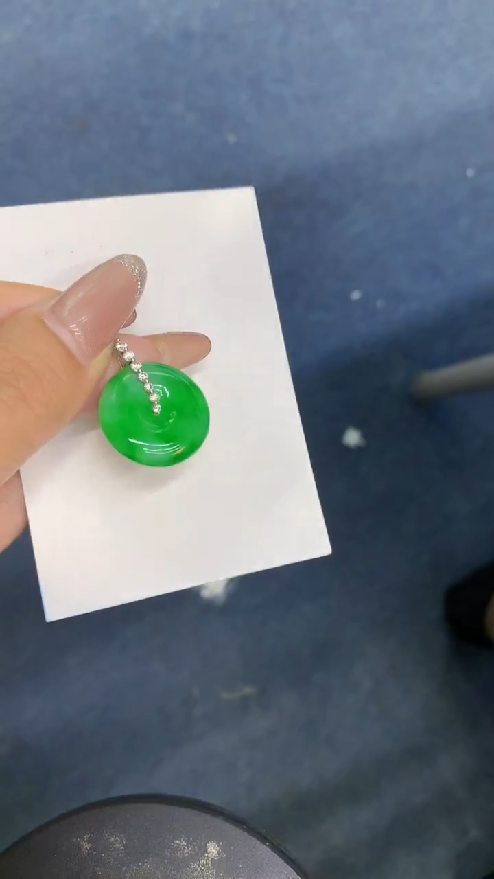 颈饰18K金镶嵌翡翠1