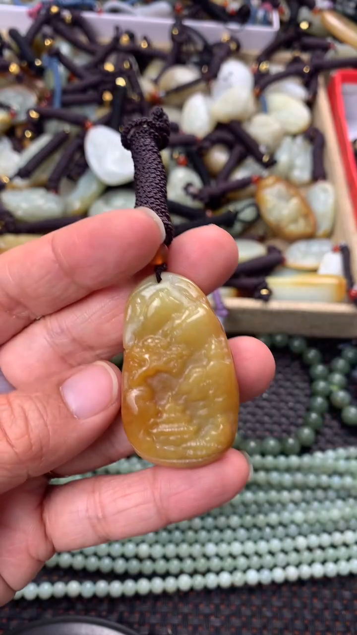 【闪购商品】和田玉颈饰未镶嵌多样性发货没有证书拍一发一有瑕