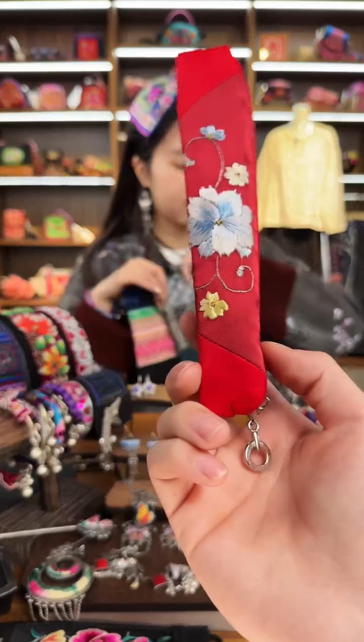 【闪购商品】织绣157蒙阿苏苗绣传承