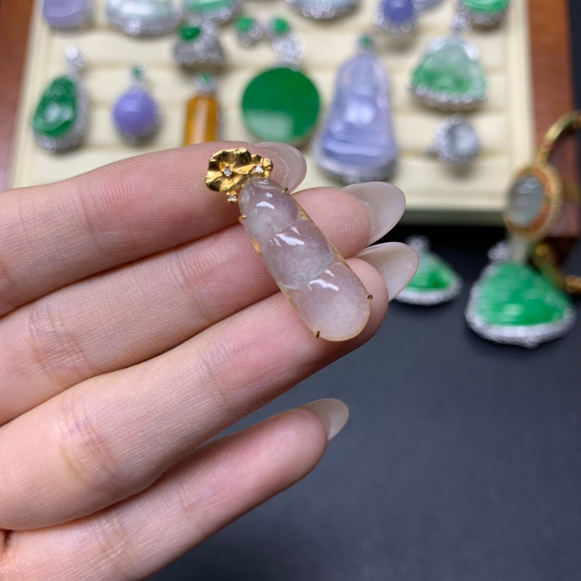 天然缅甸A货18K翡翠吊坠25.19