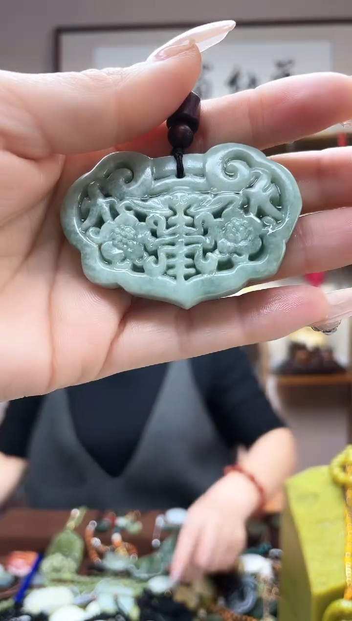 未镶嵌岫玉吊坠·